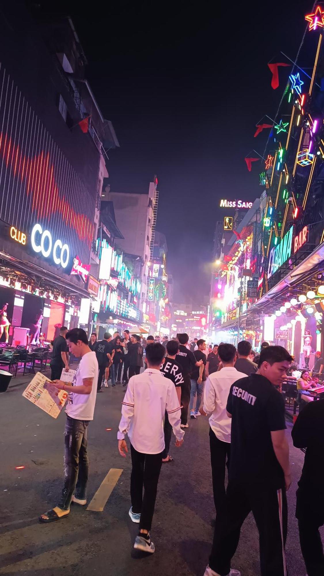Ban Cong Luxury Tuyet Dep Trung Tam Q1-gia Uu Dai * Ho Chi Minh City